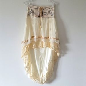 Nendu boho high-lo skirt with lace and beautiful pattern detail. Size S.